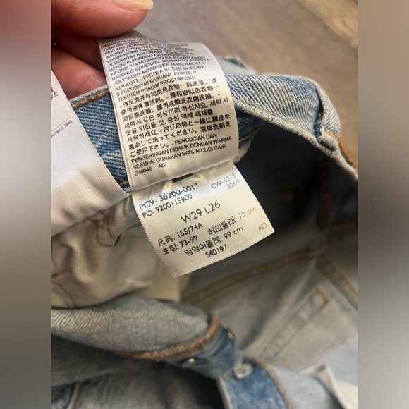 Levi’s 501 women ripped jeans - Picture 2 of 5